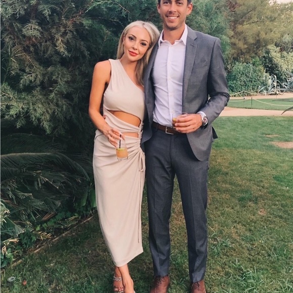 Gorgeous cut out dress worn once for a wedding - Picture 5 of 6